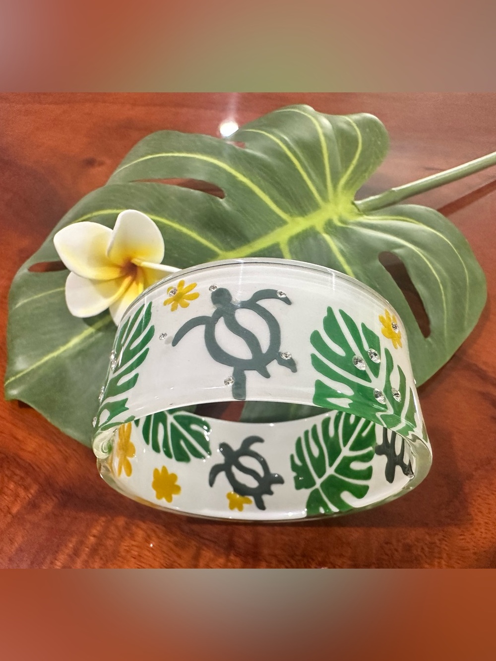 NWT Hawaiian 🌼 Acrylic Monstera & Honu Cuff Bangle